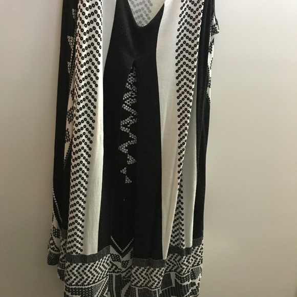 Anthropologie (AKEMI + KIN) Small Top - Picture 6 of 7